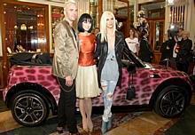 Am Samstag auf dem Wiener Life Ball präsentierte Katy Perry ihren von dem amerikanischen Designerduo 'The Blonds' gestalteten MINI persönlich der Öffentlichkeit. David Blond, Katy Perry und Phillipe Blond (Designerduo 'The Blonds'. Foto: BMW Group Austria